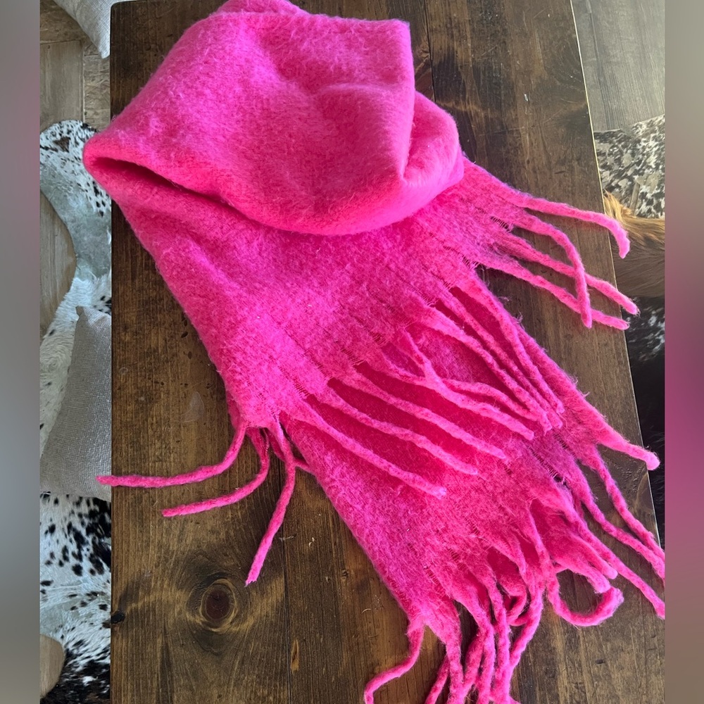 LIKE NEW ANTHROPOLOGIE SCARF